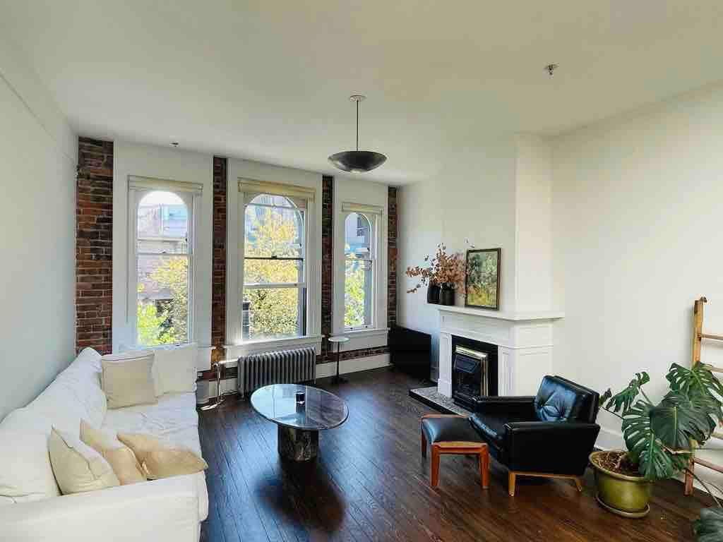 Amazing 1 bedroom loft in historic Bodega Studios