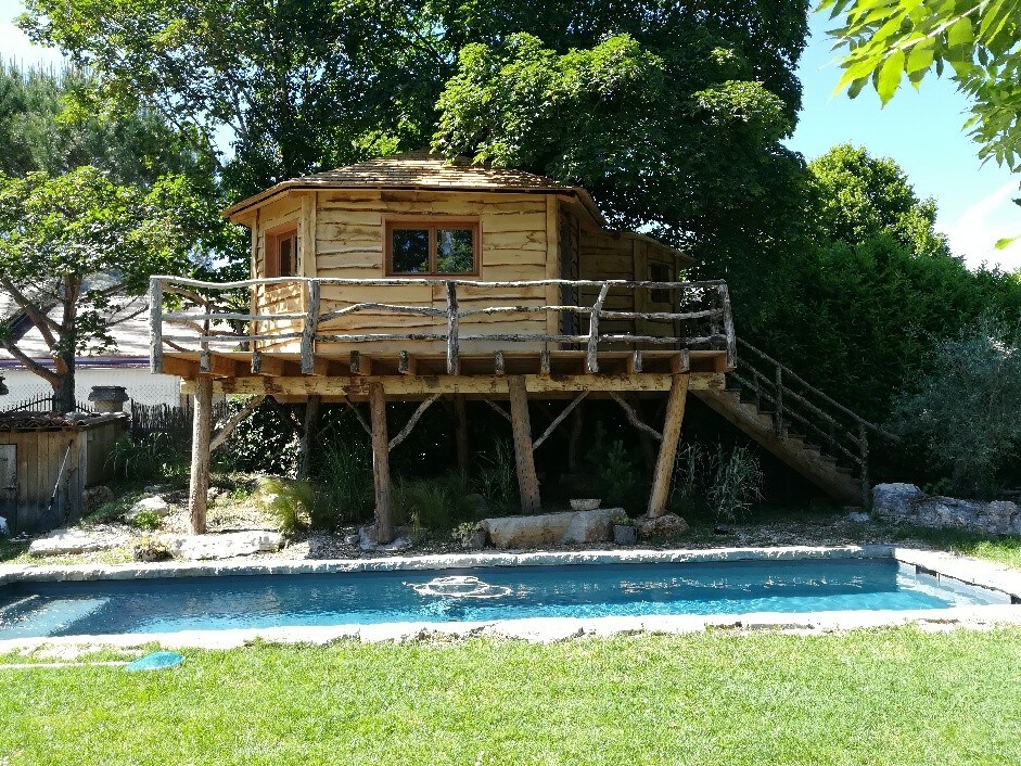 Maison villageoise de charme, cabane et piscine