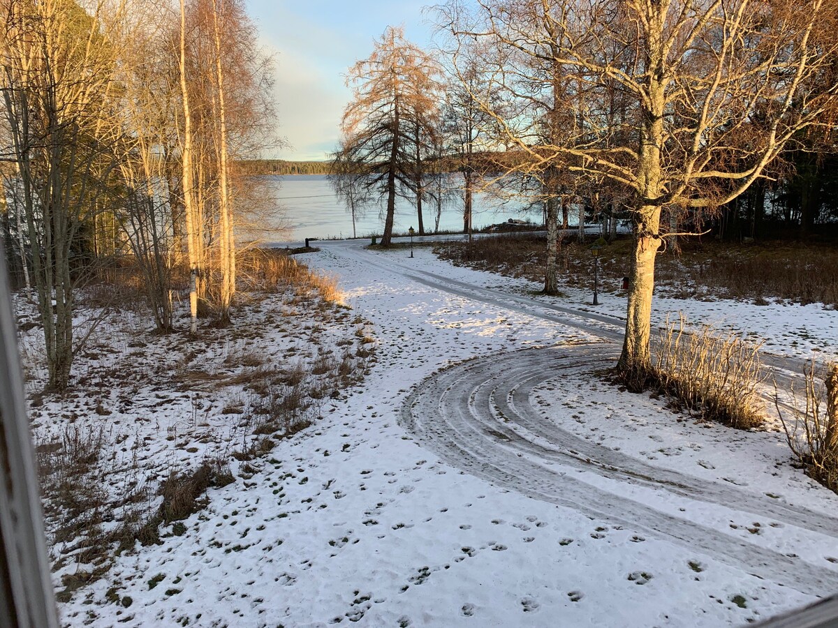 Mysigt hus på landet från 1800 talet.