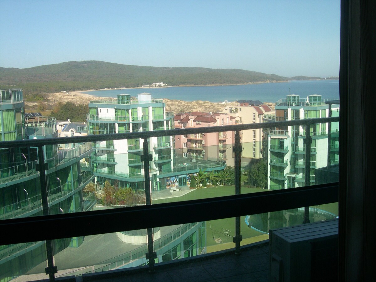 Sea view, 2 rooms, big balcony, Primorsko.