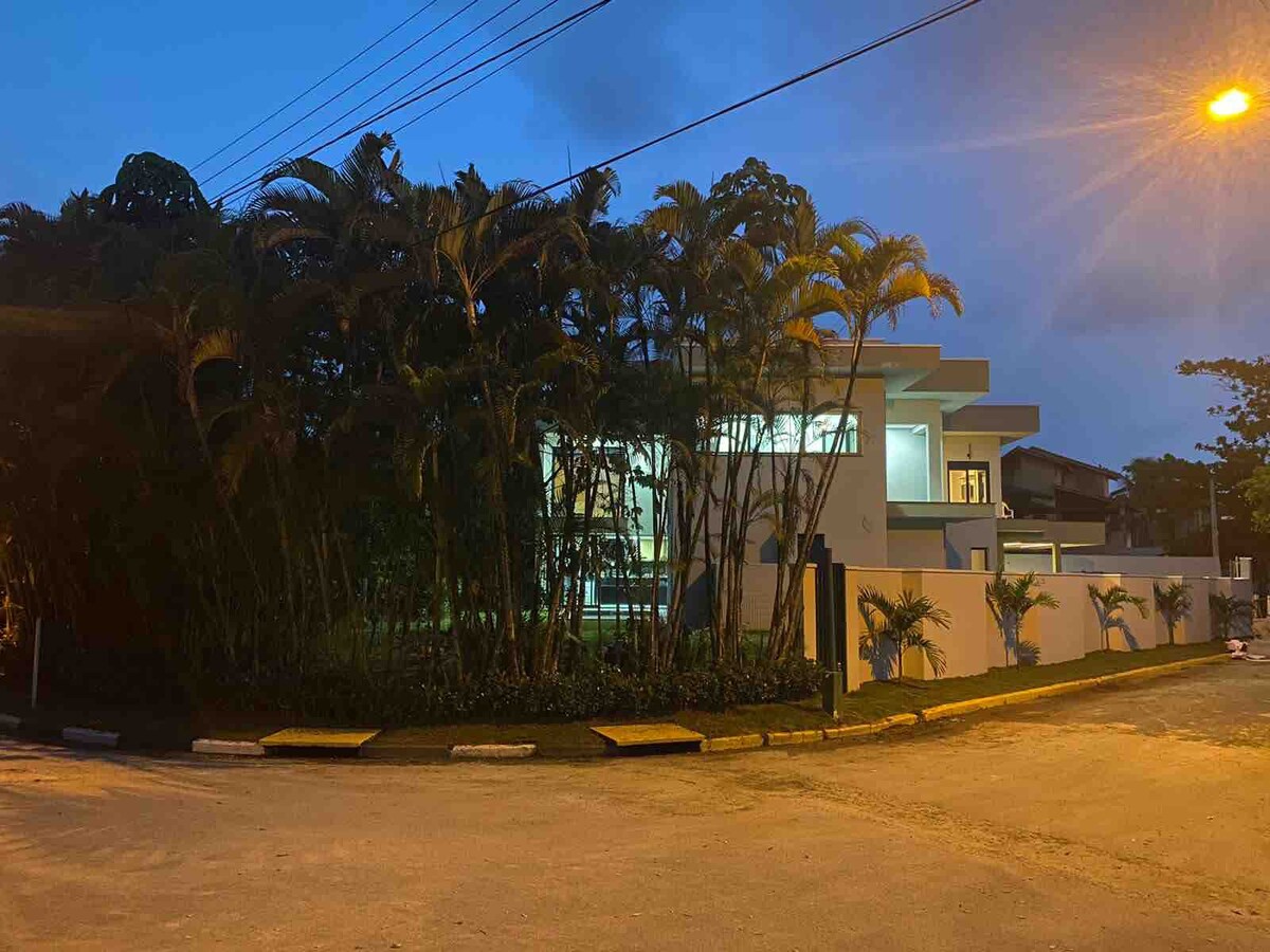 Casa pe na areia em Bertioga - Costa do Sol