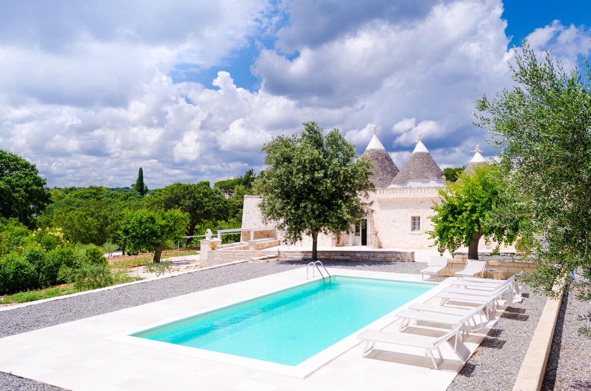 Fantastic Trulli Masseria with pool & big garden