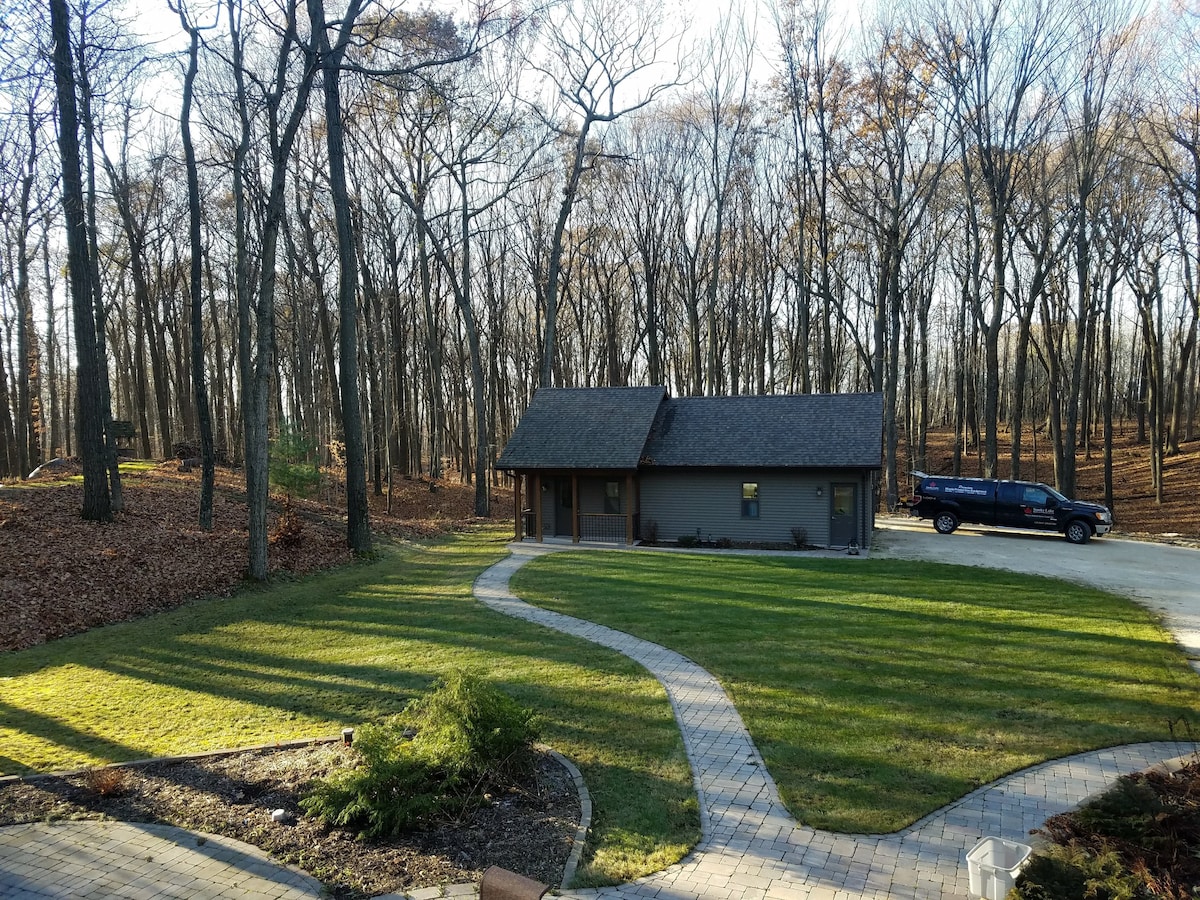 The Esker Ridge Chalet, Pristine Elkhart Solitude