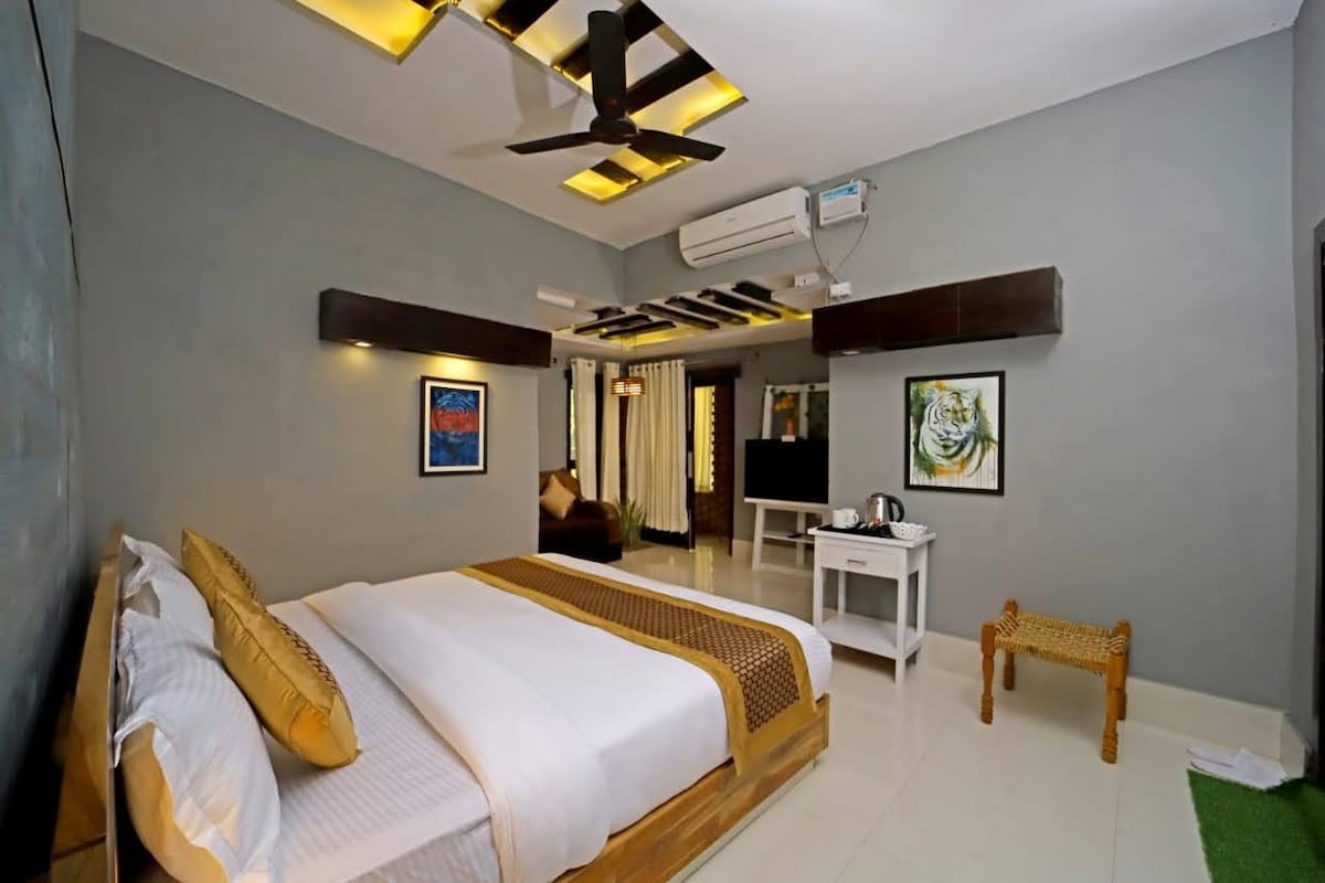 Family Room Luxury Resort Jim Corbett  LivingStone