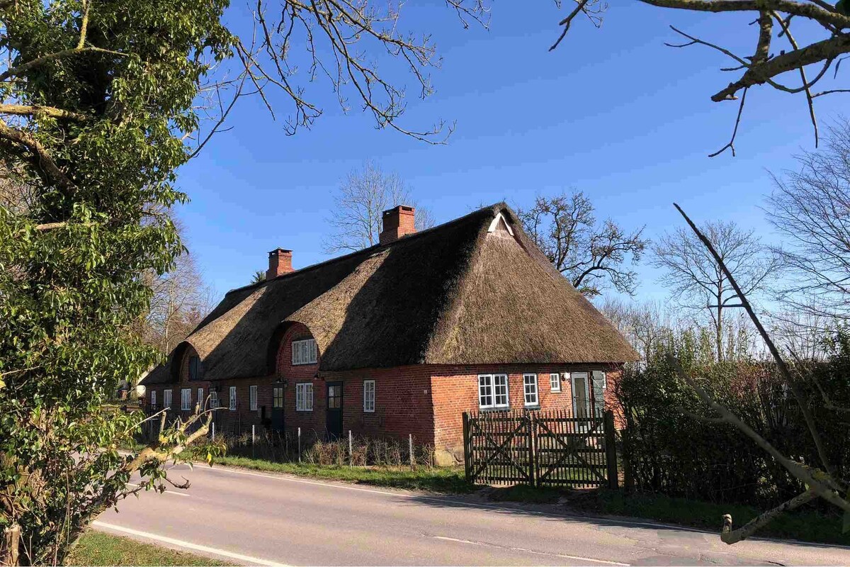 Schleihaus Sensby - Modern cottage & large garden