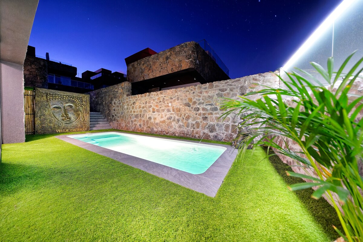 Villa moderna con piscina privada