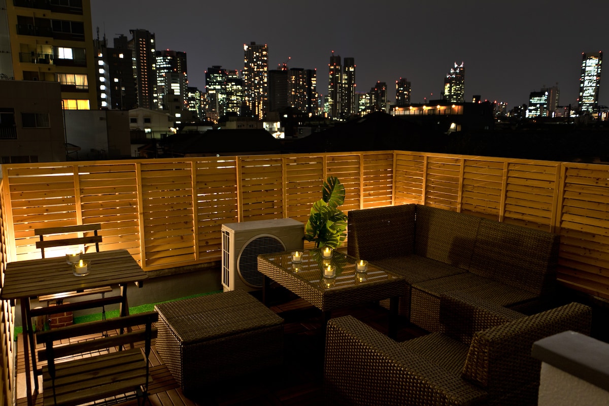 [免费无线网络远程工作]此客房可住10人！在阳台上俯瞰新宿的夜景！