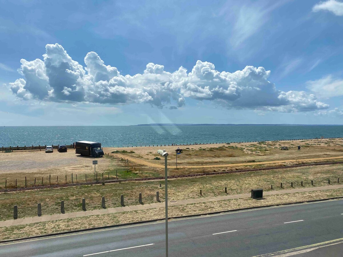 Lovely Seafront home with stunning views