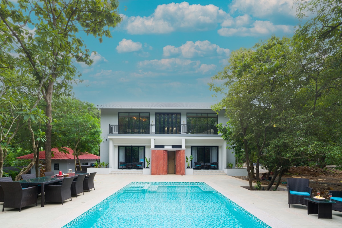 Arabella, 4BR Luxury Pool Villa Near Mandwa Jetty