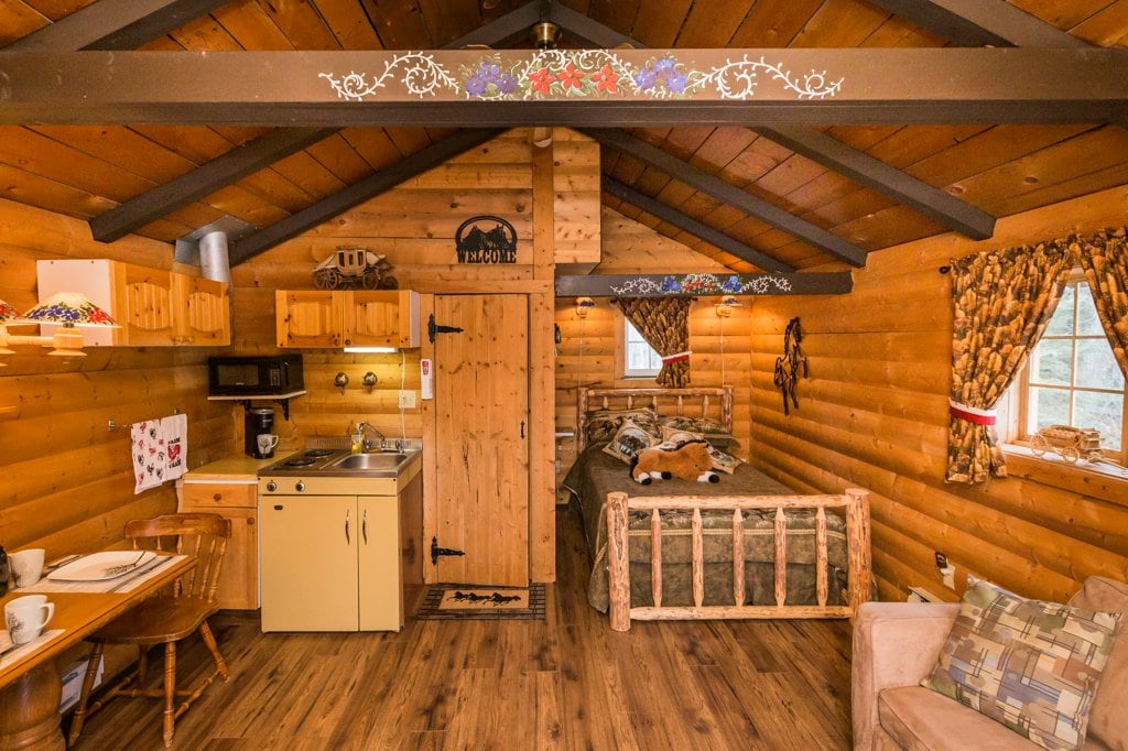 The Mustang Cabin - Bear Creek Cabins