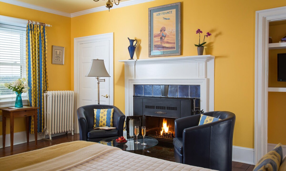 Cozy Hideaway with Toasty Fireplace at French Wine Country Inn - The Monet