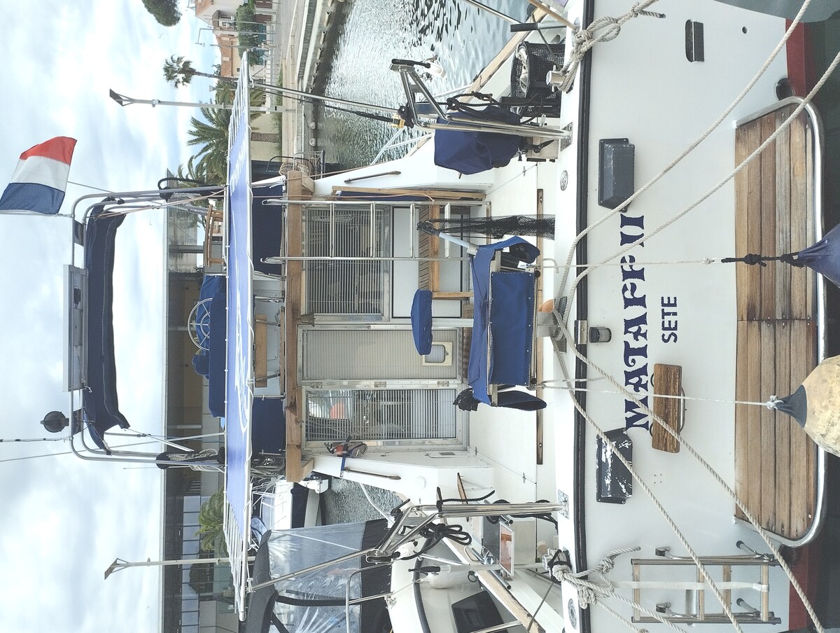Location a quai bateau atypique 11 m