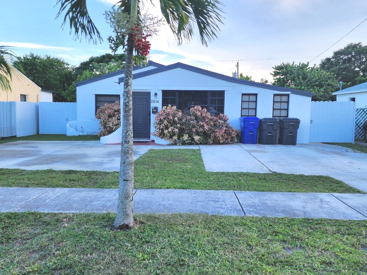 Cozy home centrally located near Hollywood beach