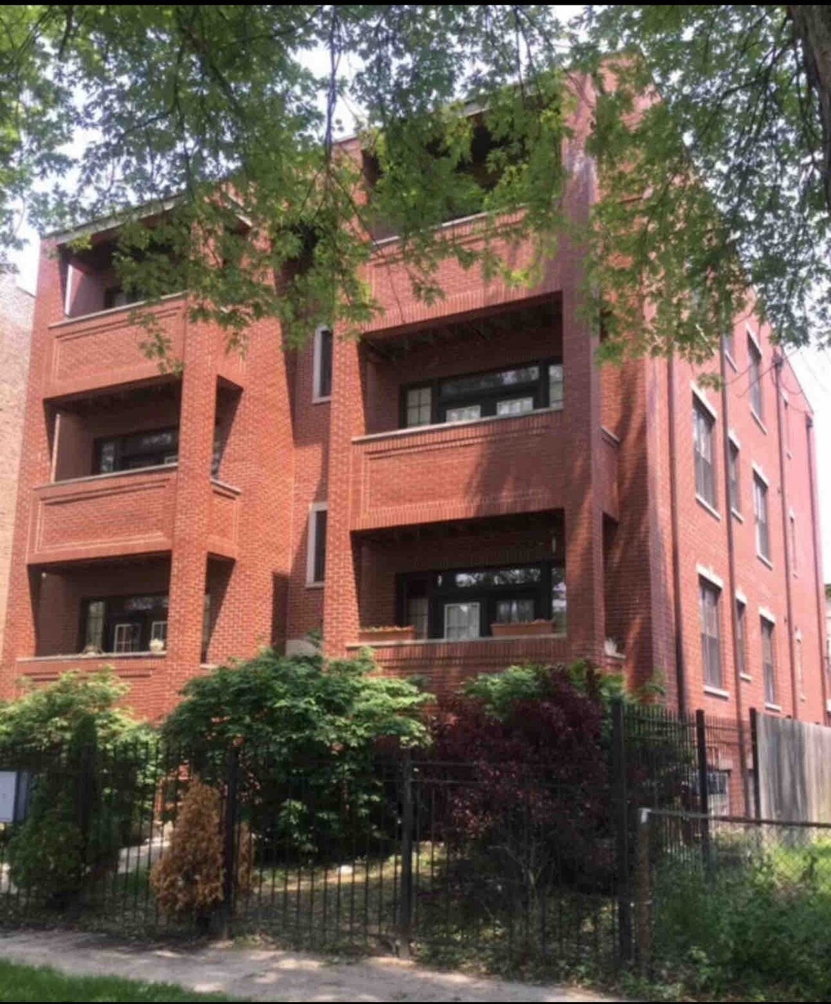Spacious 2nd fl, 2BR/2BA, near UC and Field Museum