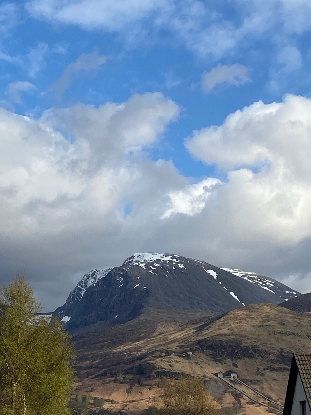 可欣赏本尼维斯（ Ben Nevis ）美景的高品质小木屋