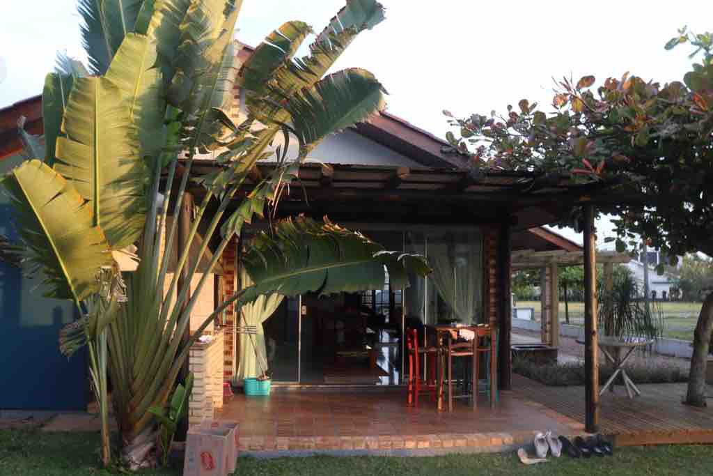 Casa com piscina em Condomínio Fechado Vila Suíca