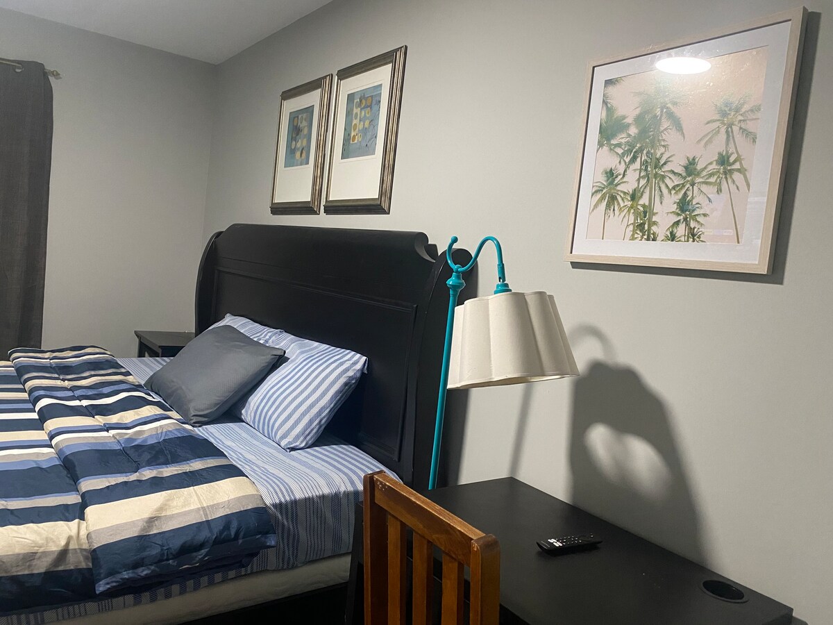 Carlifornia加大双人床私人房间。不收取清洁费。