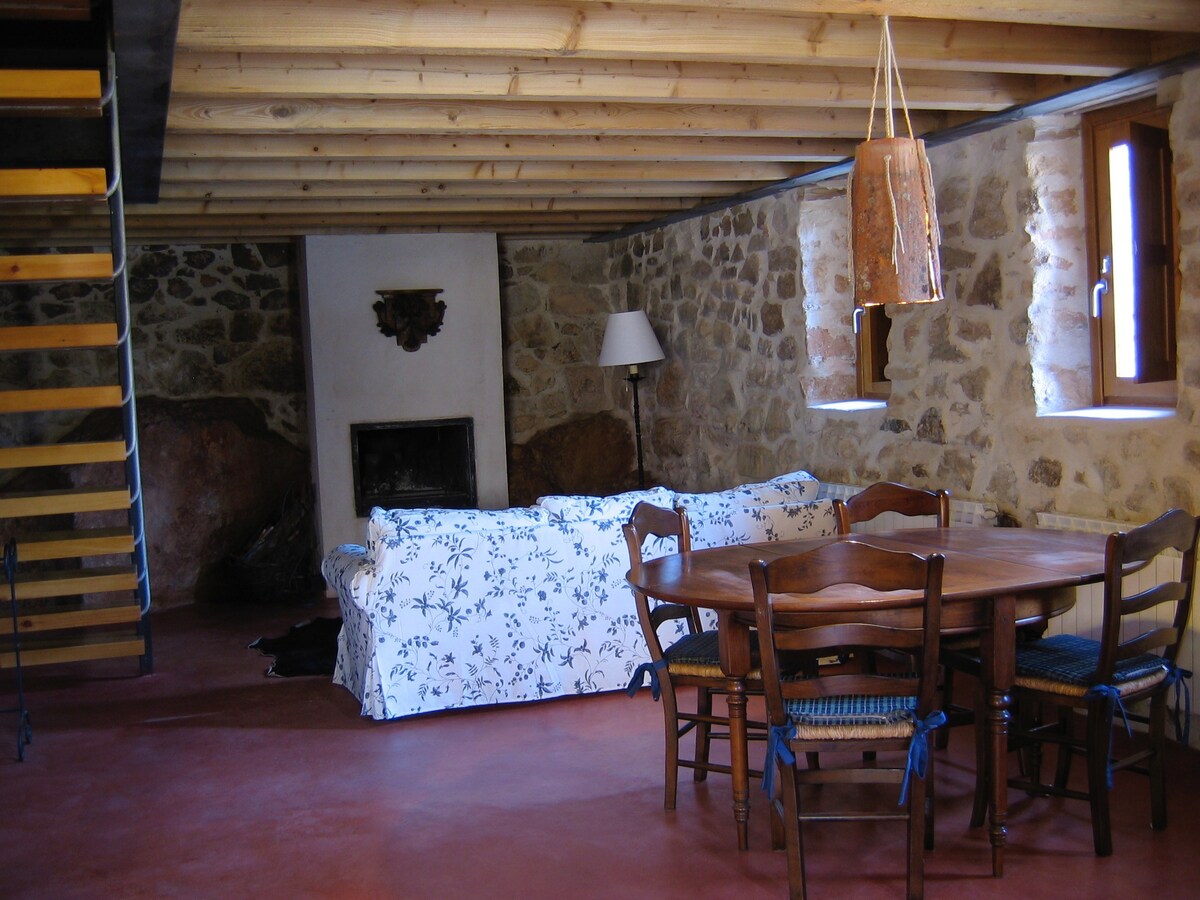 Los Lilos - Casa Rural Sigüenza - Casa Piedra