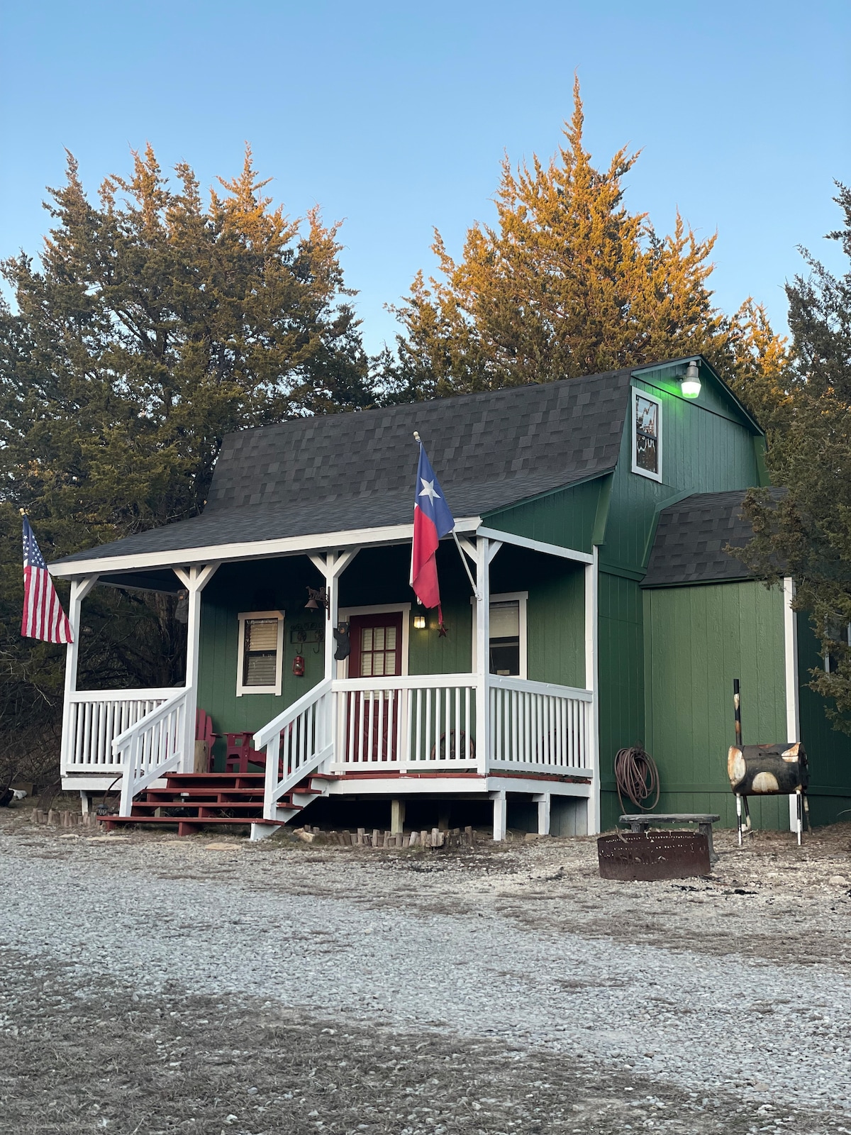 可爱的小屋！四周环绕着大自然。