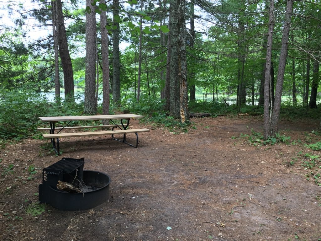 Burnett County Forest上的Banach Lake Campsite