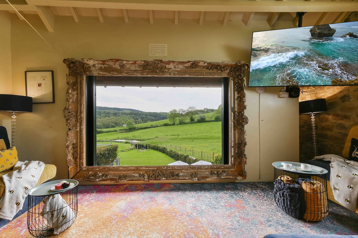 Peak District~6 Bed Barn~ Hot Tub~Pool