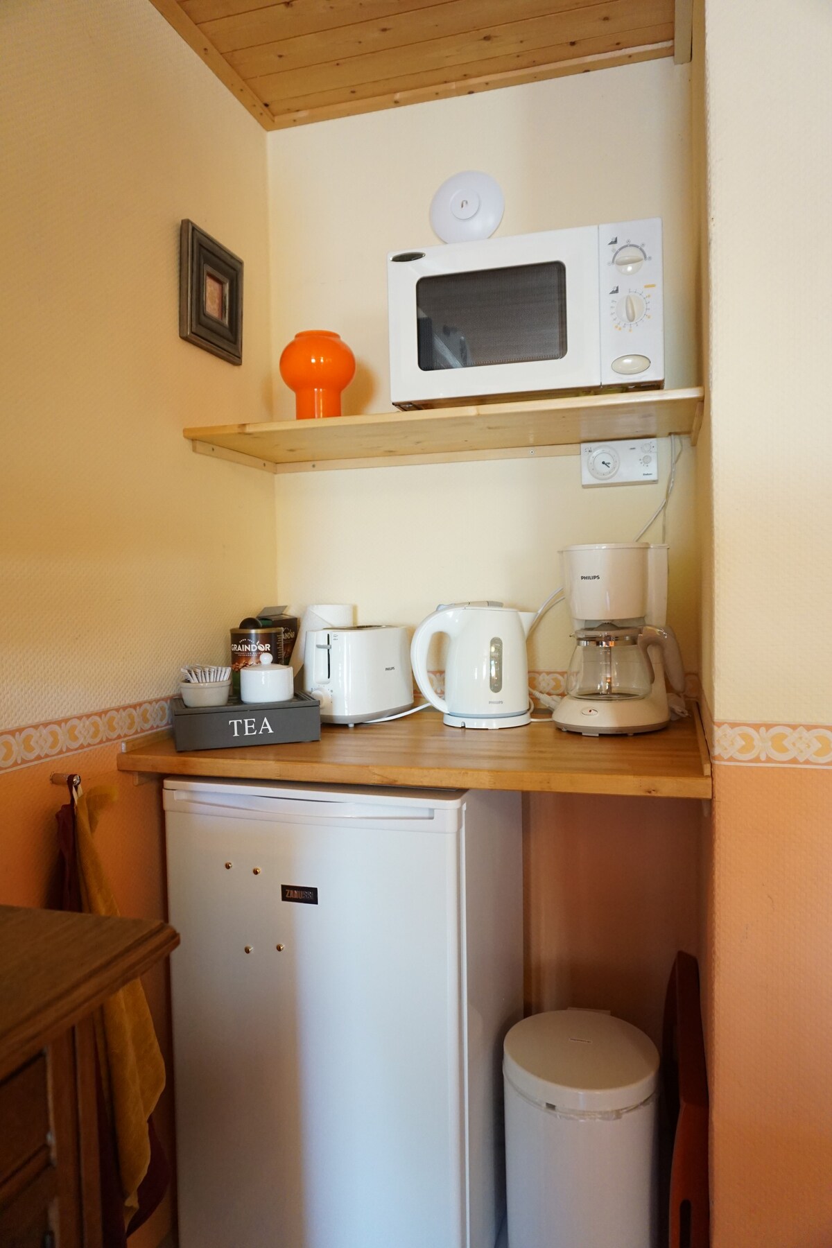 Cozy room  with bathroom at La Petite Source