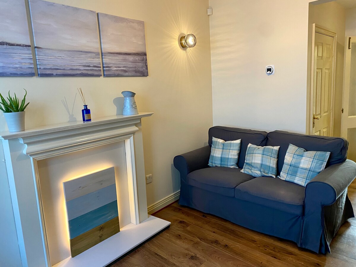 Flamborough Rock Cottage, village centre, sleeps 4