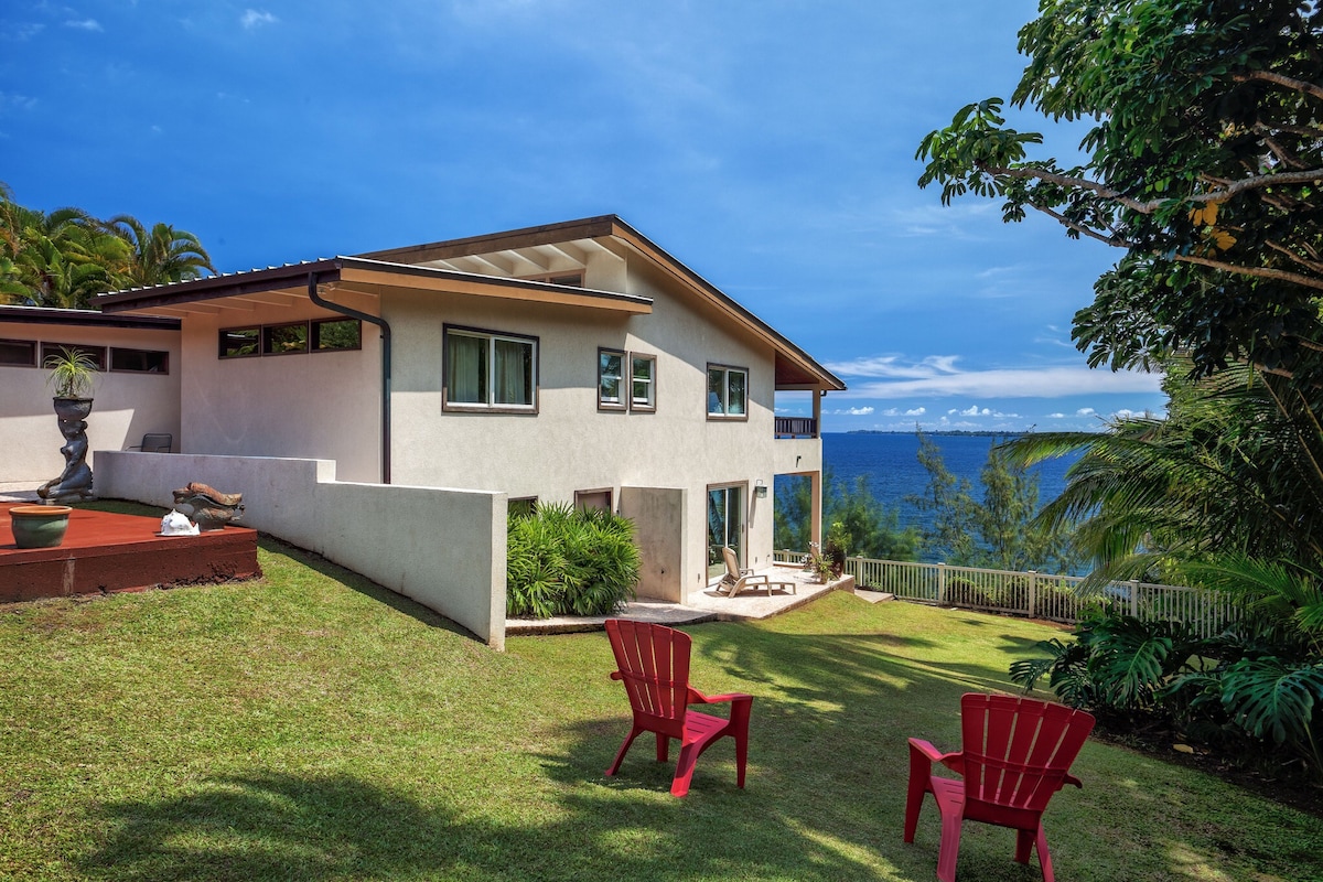 Absolute Oceanfront in Hilo - What a View!