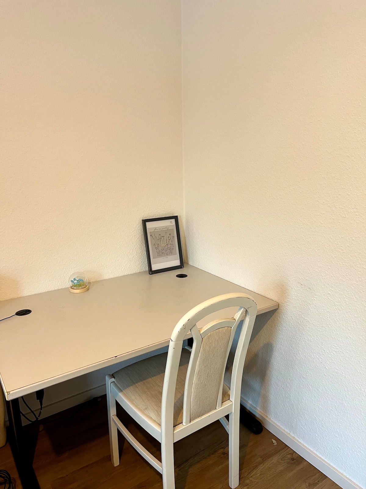 Private Room with office space near Munich-pucheim