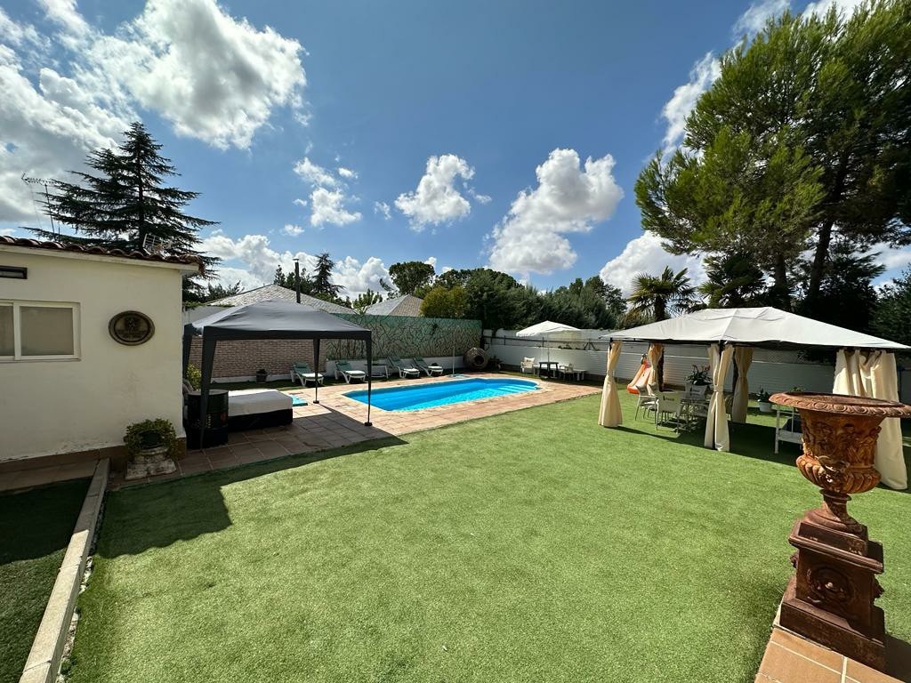 apartamento acogedor con piscina y chimenea