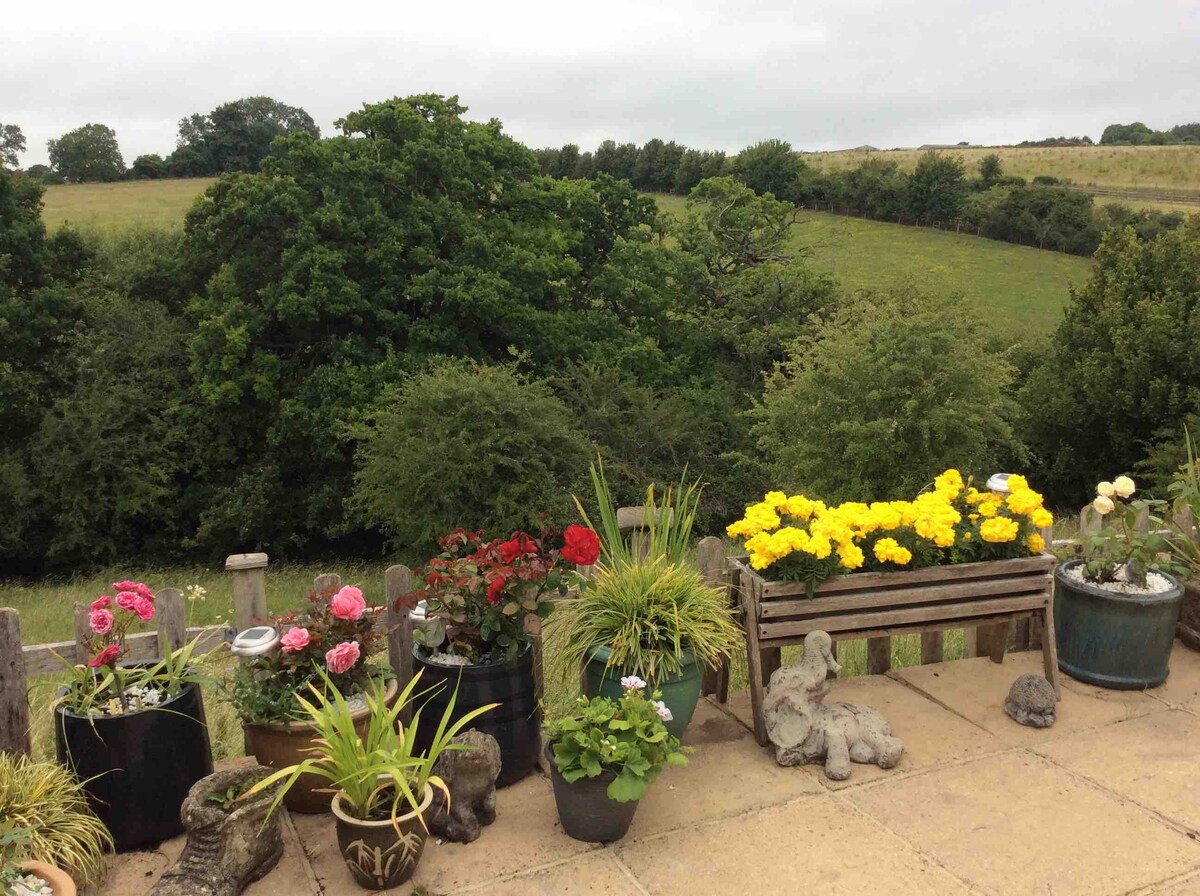 科茨沃尔德（ Cotswold ）景观，含早餐