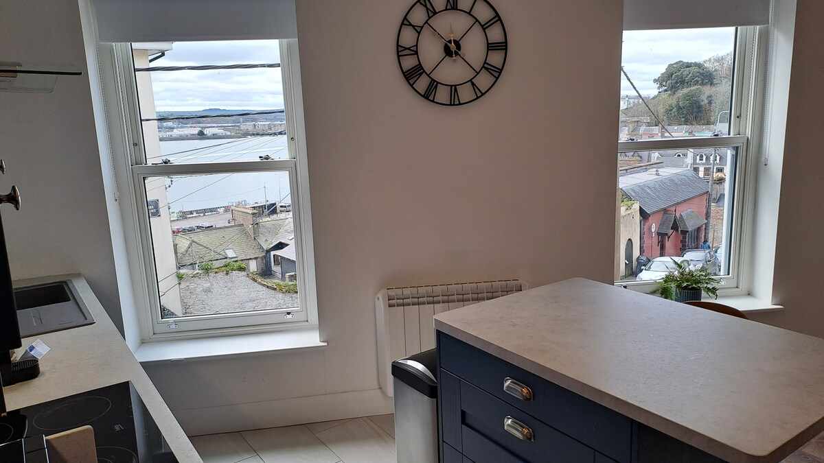 (#1A) Central 2 Bed Townhouse in Cobh