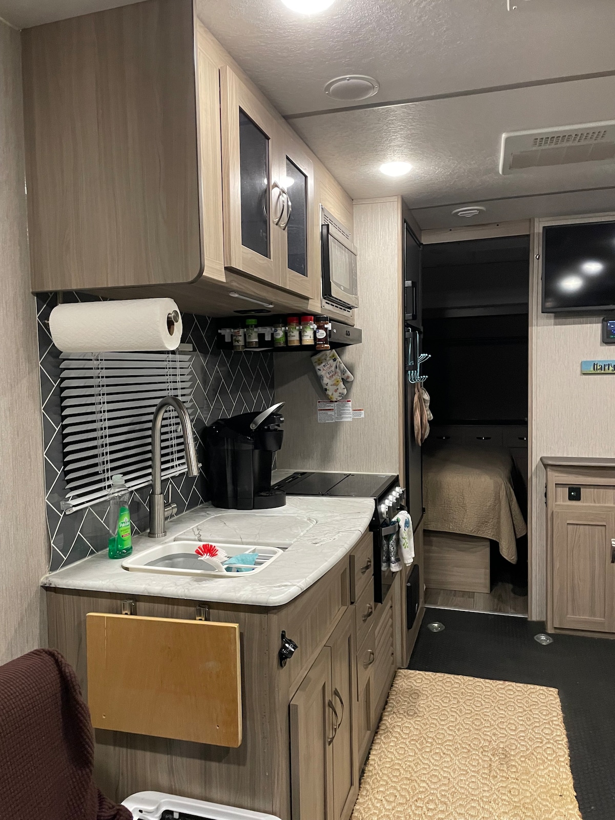 Rugged Urban Farm RV/Glamping