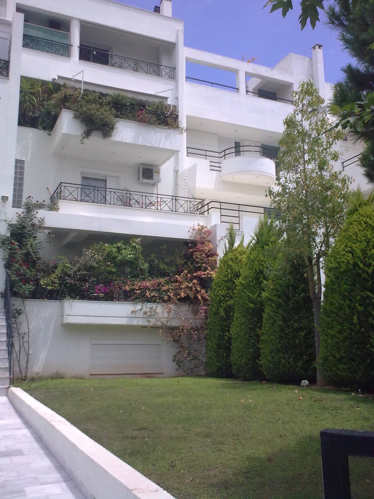 Vrilissia雅典的公寓和停车场