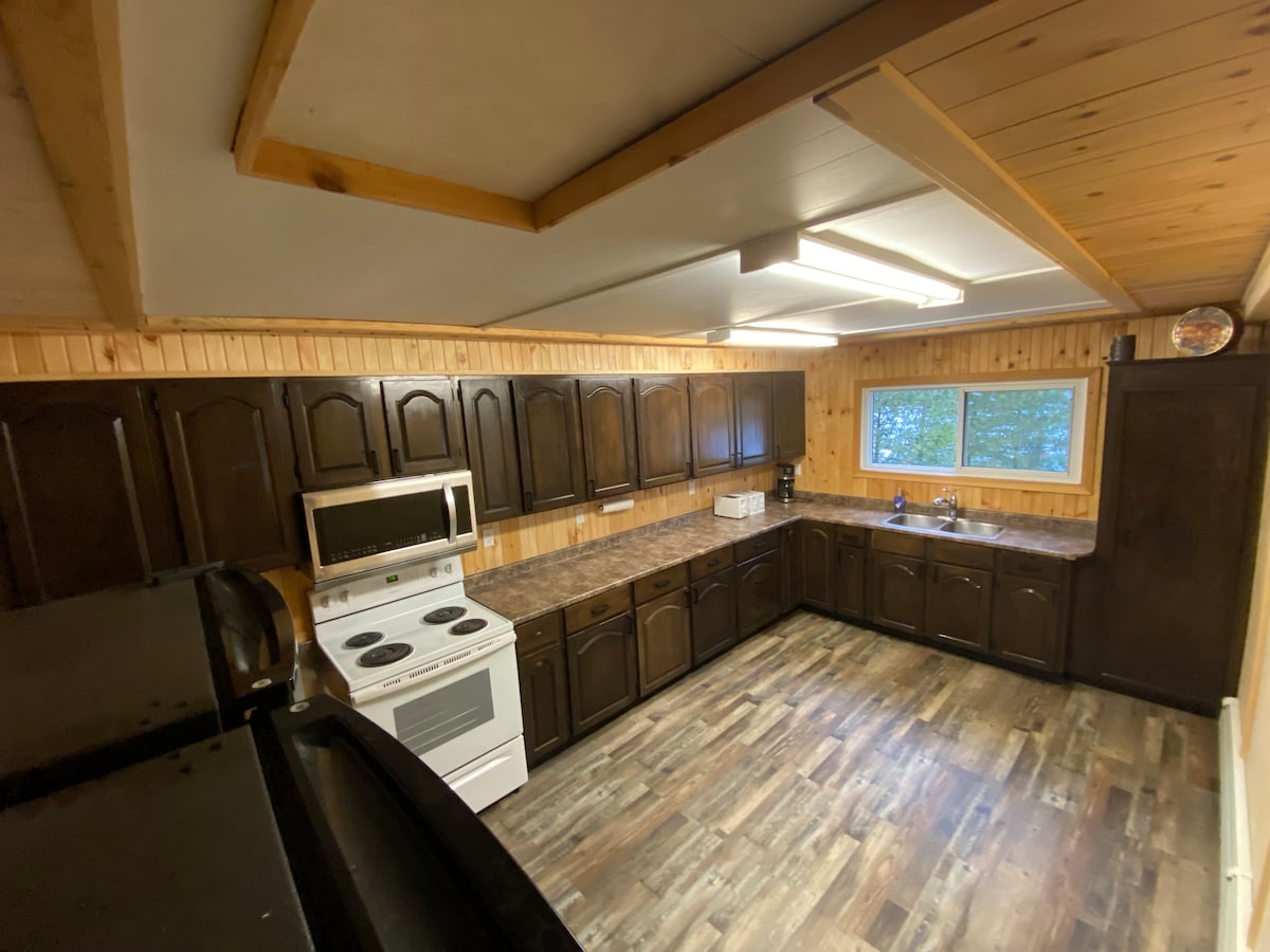 Temagami Family Cottages-Lodge