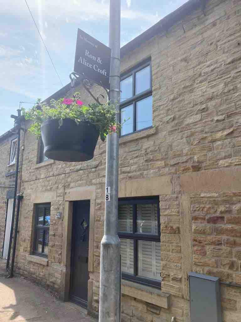 Cosy cottage in Silkstone.