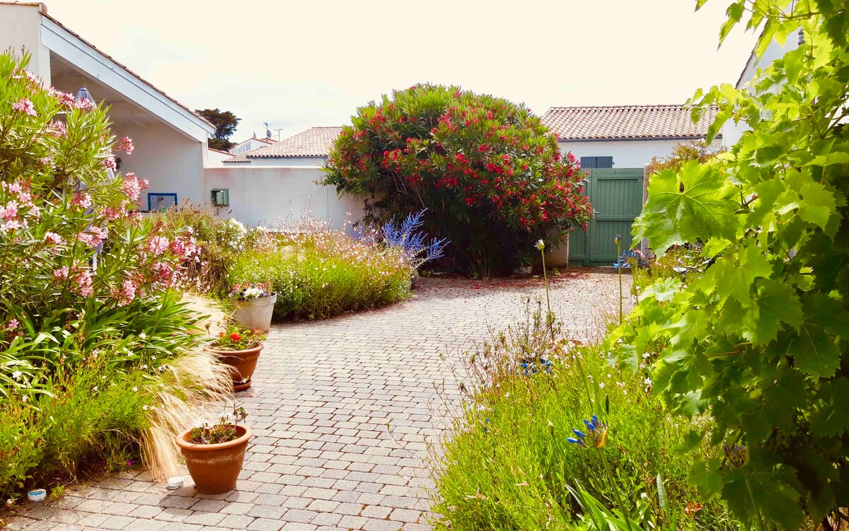 Maison La Couarde, Garage, 200 M de la plage.