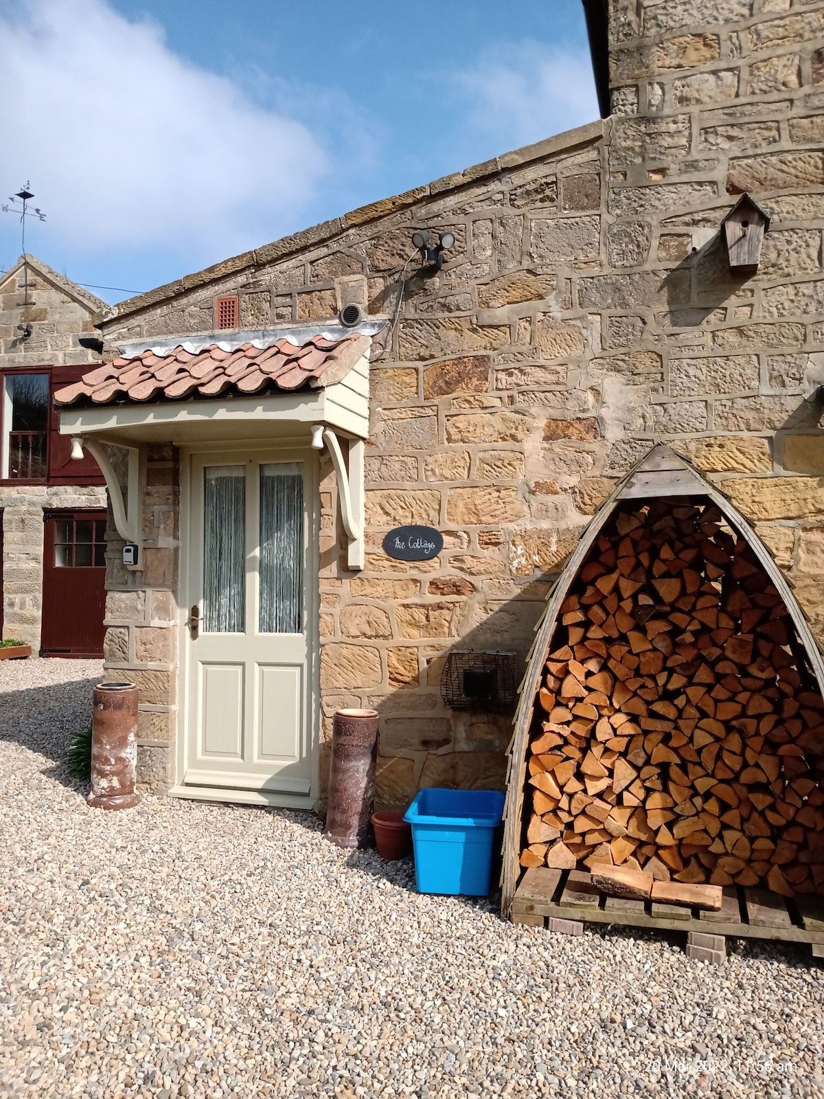 Cosy comfortable cottage with open fireplace.