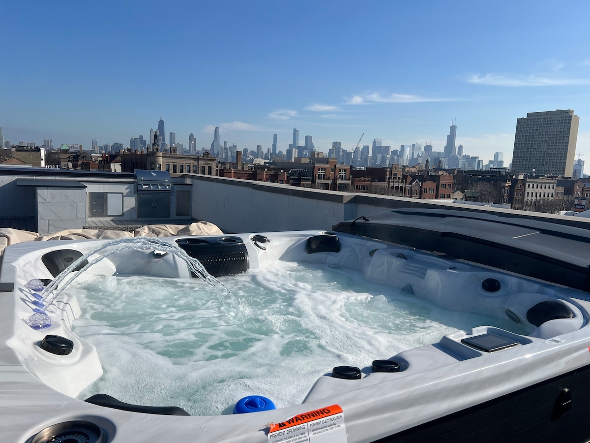 Luxury Duplex w/ Rooftop HOT TUB in Wicker Park