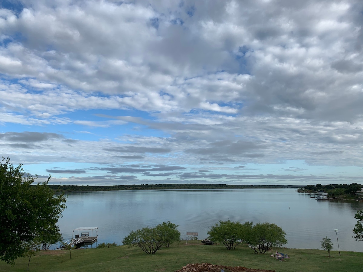 John & Marlas Lake Getaway on Hubbard Creek