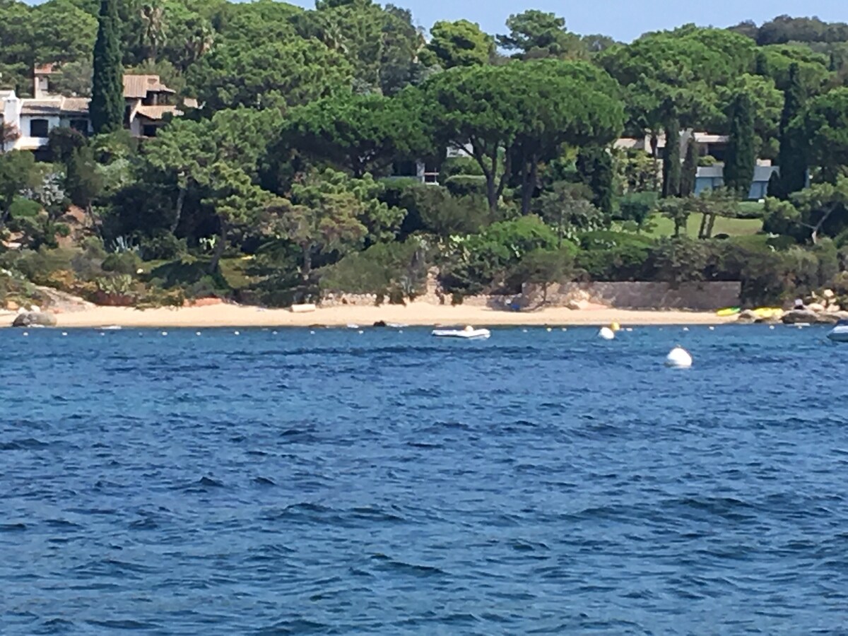 Cala Rossa海景泳池海滩，步行6小时12人