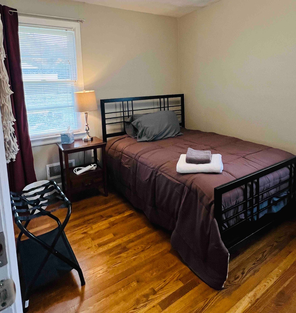 Comfy space 10 min to Downtown Roanoke & Salem