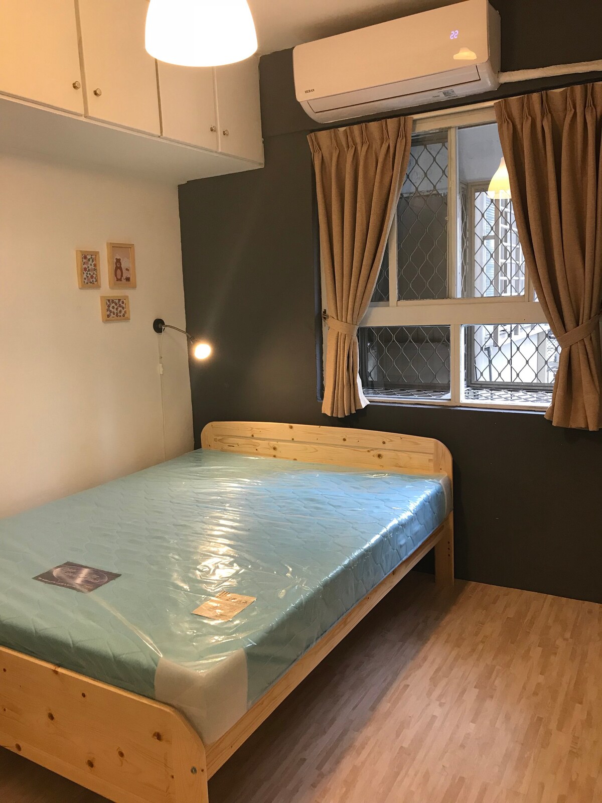 Cozy bright double bed room Taipei Daan (僅月租以上）