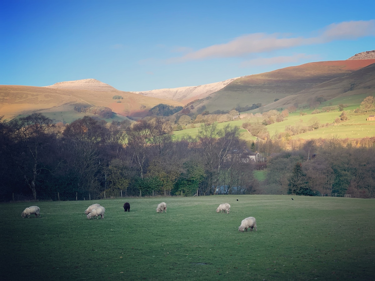 Brown Bread Cottage - Peak District