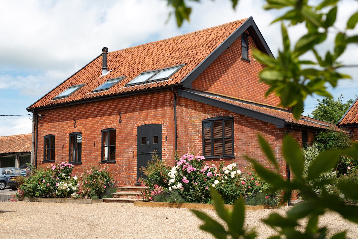 Glorious Guest House with wild swimming pond!