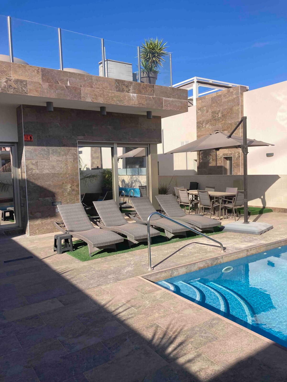 Luxury villa with private pool in Villamartin
