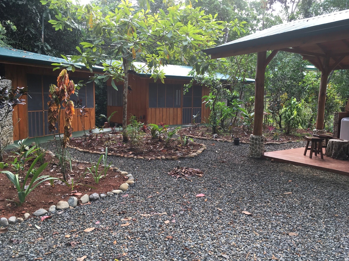 Jungle retreat perfect for small group or families
