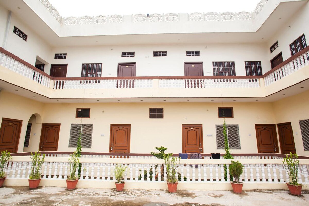 Pushkar keshav宫殿的家庭住宿