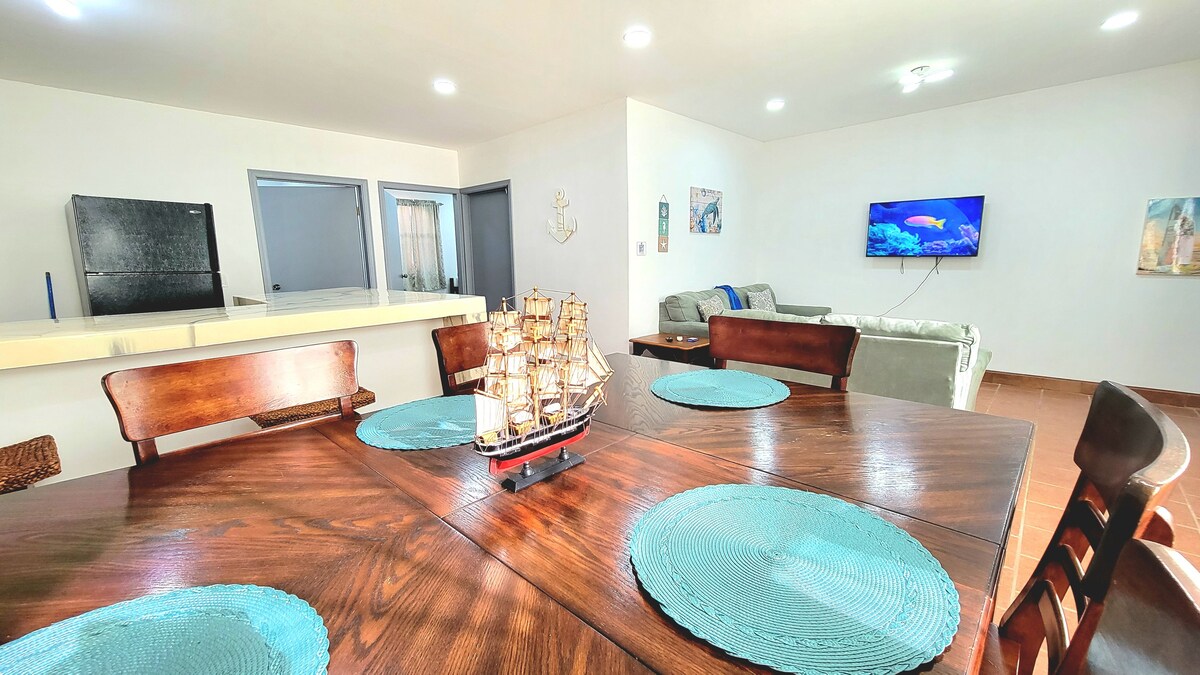 Four Anchors: 2bedroom, Spacious, private, secure!