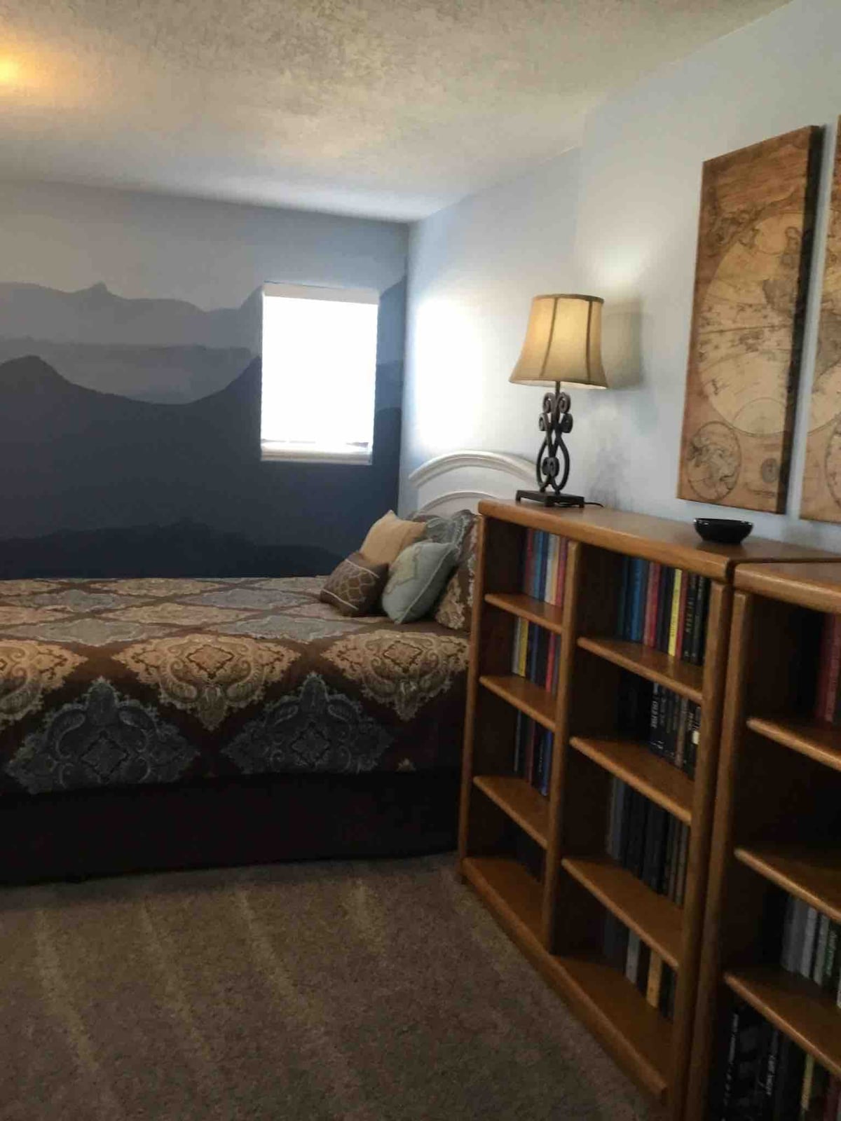 宽敞的卧室。无需缴纳清洁费！山景观